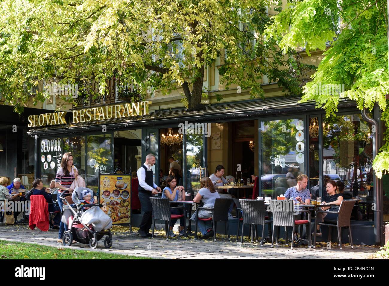 Bratislava (Pressburg), restaurant en plein air en Slovaquie, Banque D'Images