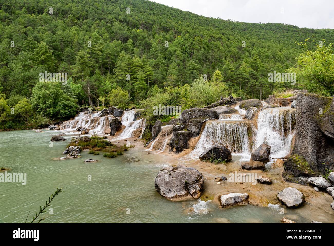 Blue Moon Valley au pied De Jade Dragon Snow Mnt (Yulong Xue Shan) à Lijiang, province du Yunnan, Chine. Banque D'Images