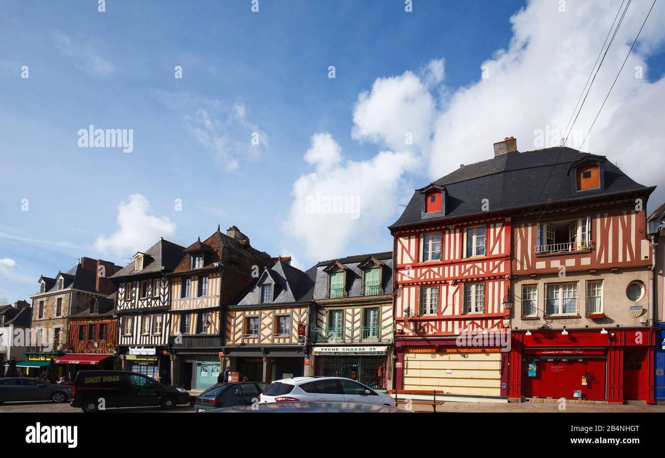 DLO-de-Bretagne est une commune française, située dans le département d'Ille-et-Vilaine et la région Bretagne. Attribué comme 'petite cité de la caractère', petit lieu avec caractère. Les maisons à colombages s'alignent sur la Grande rue de Stuarts. Banque D'Images