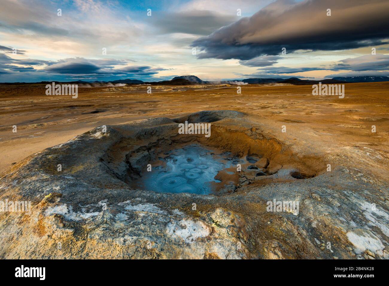 Pots de boue bouillonnante à Hverarönd en Islande dans la région de Myvatn Banque D'Images