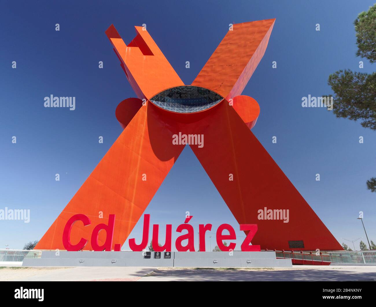 La sculpture symbolique 'X' ou 'L'Equis' Ciudad Juarez Banque D'Images