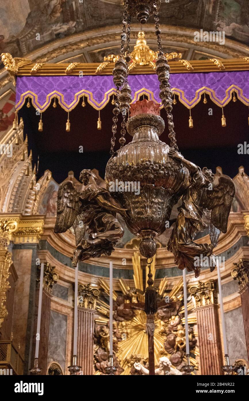 Le maître-autel. La co-cathédrale Saint-Jean est une co-cathédrale catholique romaine de la Valette, à Malte. Banque D'Images