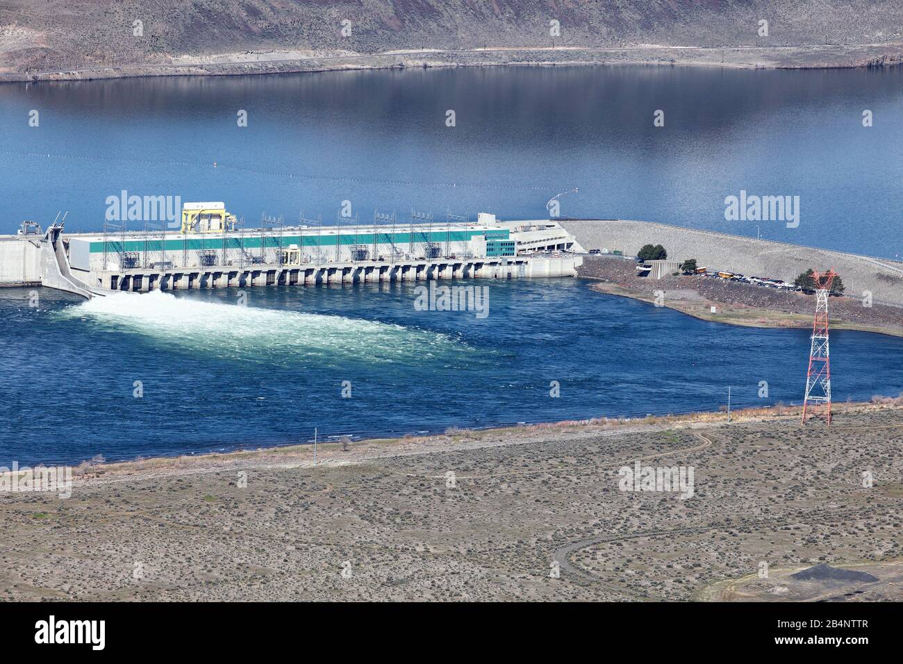 Le déversoir et la turbine du barrage hydroélectrique de Priest Rapids sur la rivière Columbia près de Wenatchee Washington, États-Unis. Banque D'Images