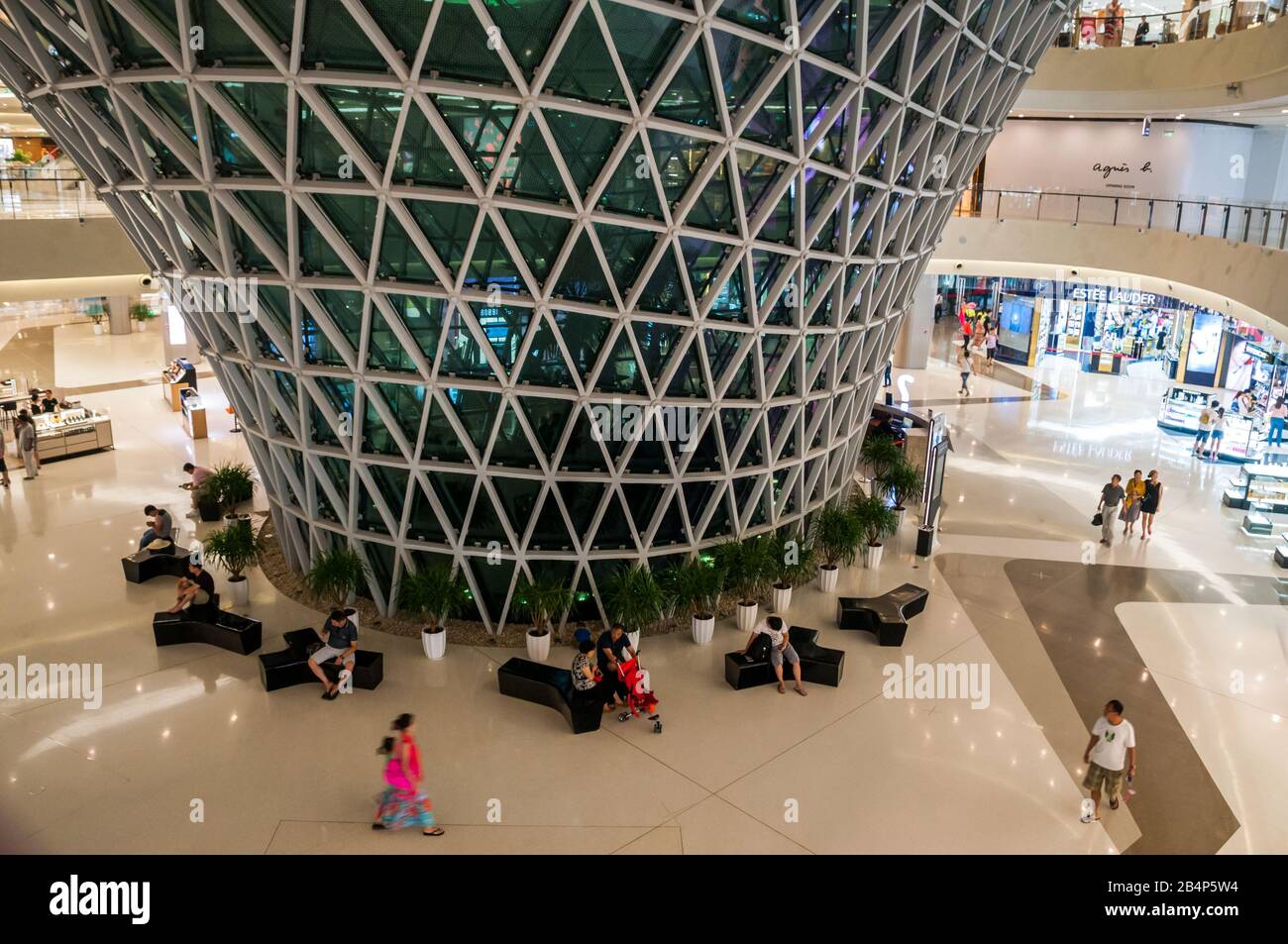 L'intérieur de CDF Mall le plus grand centre commercial hors taxes sur l'île de Hainan de la Chine en mer de Chine du Sud. Banque D'Images