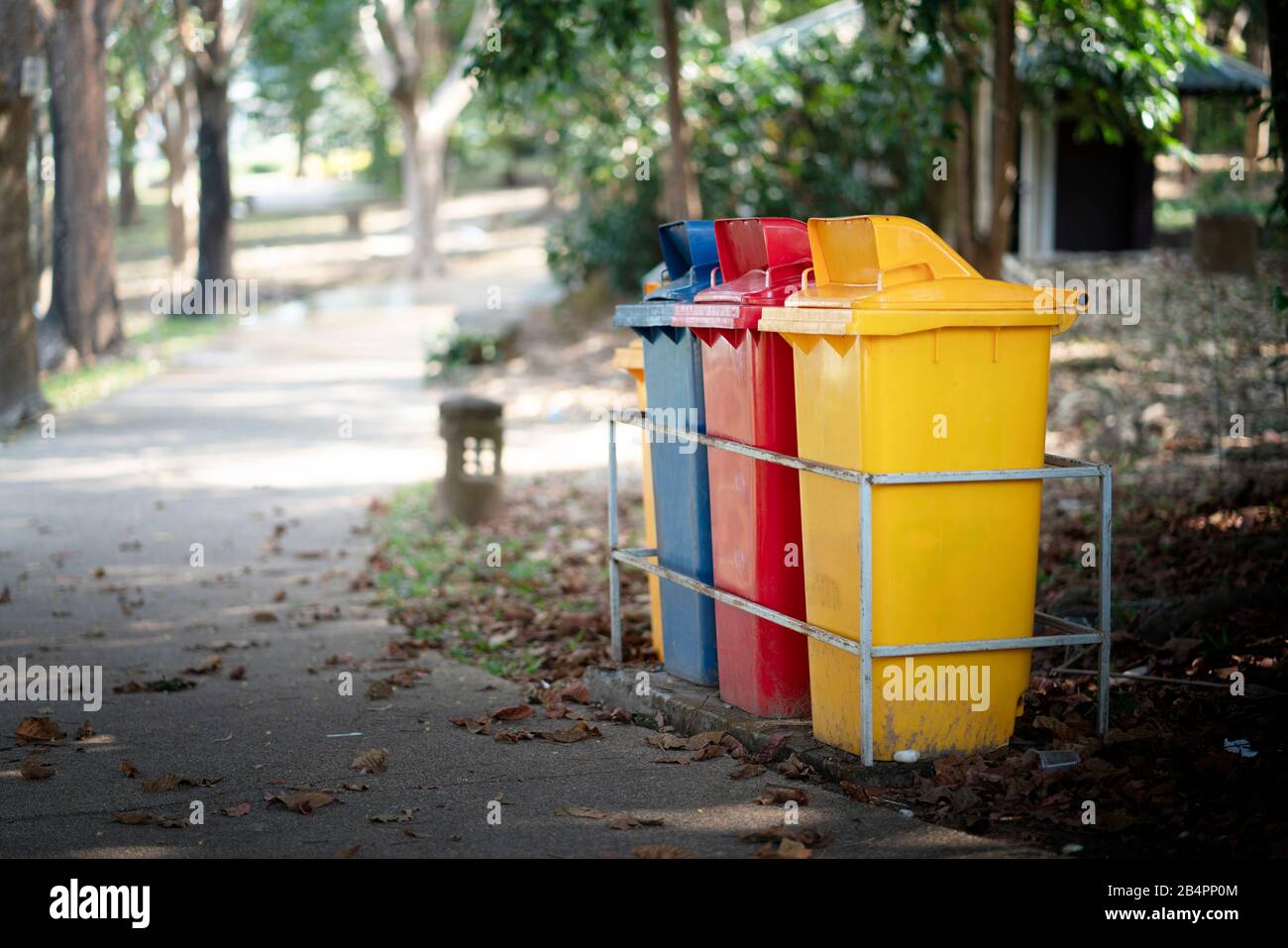 poubelle dans le parc plubic Banque D'Images