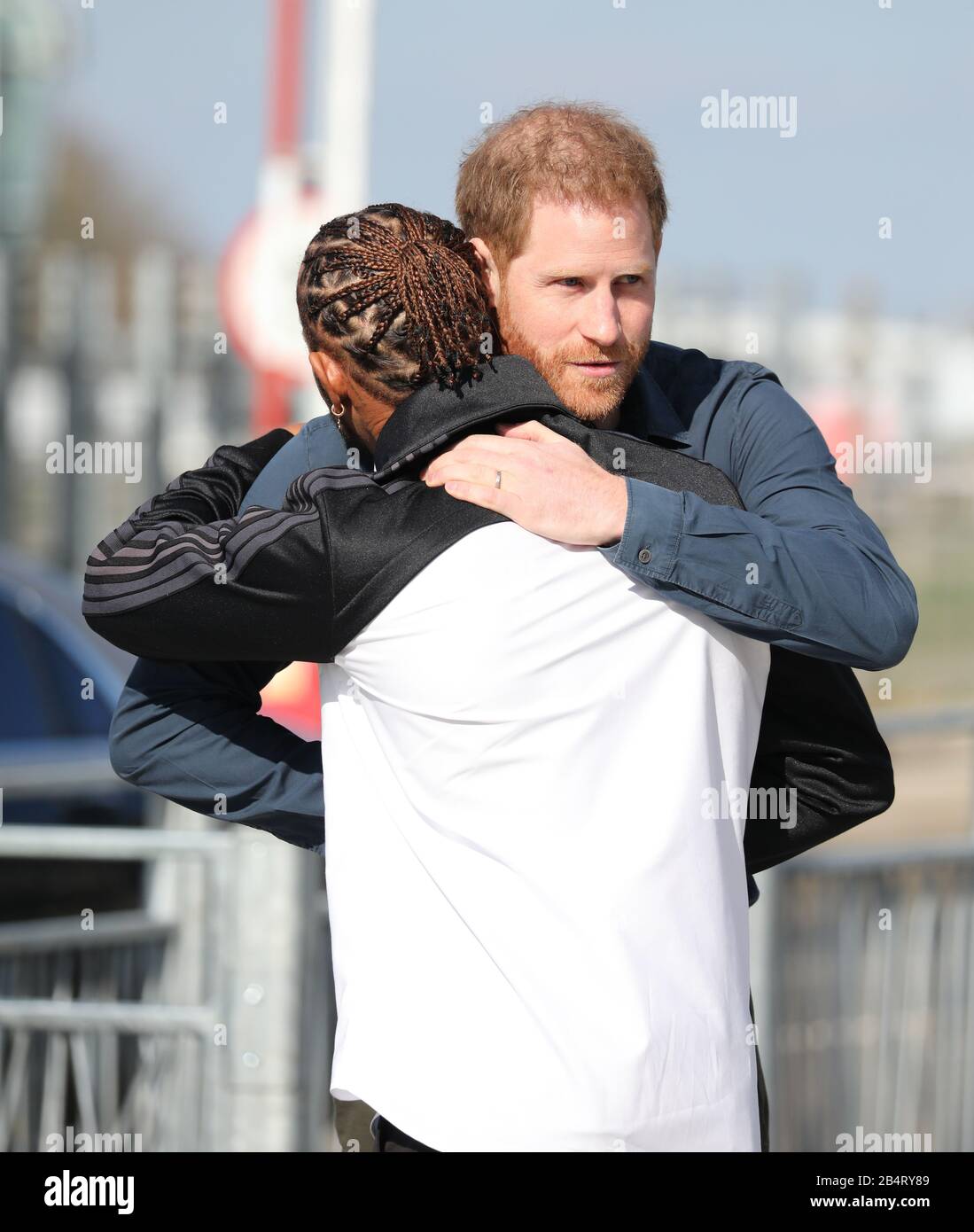 Silverstone, Royaume-Uni. 06 mars 2020. Le prince Harry, duc de Sussex, ouvre officiellement L'Expérience Silverstone, un musée immersif qui raconte l'histoire du passé, du présent et de l'avenir de British Motor Racing. Le prince Harry, duc de Sussex, a été rejoint par Lewis Hamilton (champion du monde de Formule 1), au circuit de course de Silverstone, Silverstone, Northants, Royaume-Uni, le 6 mars 2020. Crédit: Paul Marriott/Alay Live News Banque D'Images