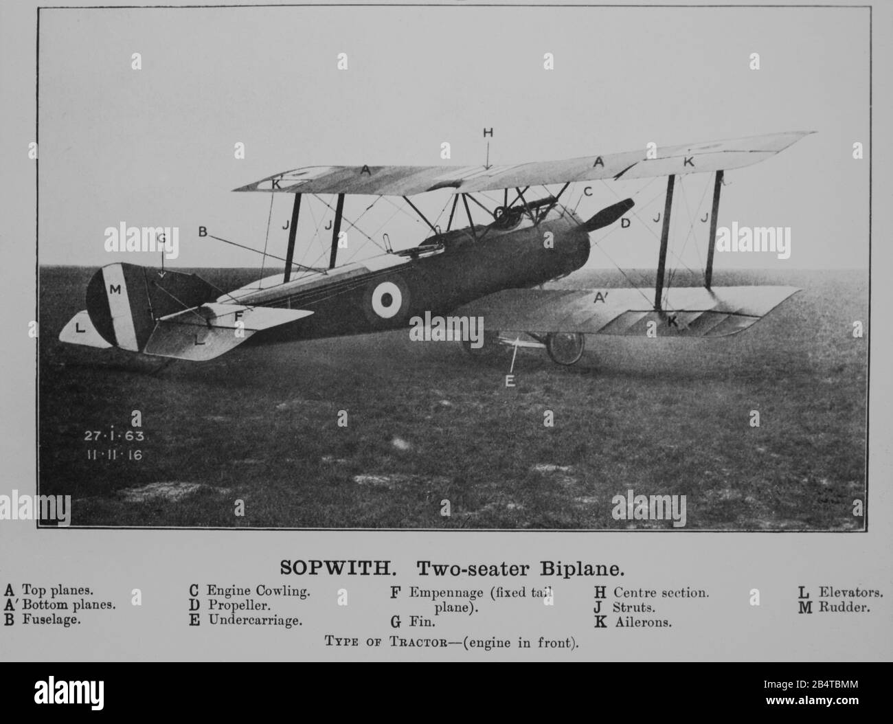 Une photo d'époque d'un Sopawith 1 1/2, ou un et demi, Strutter Biplane. Cet aéronef est entré en service au British Royal naval Air Service, RNAS, en février 1916. Photo prise le 11 novembre 1916. Banque D'Images