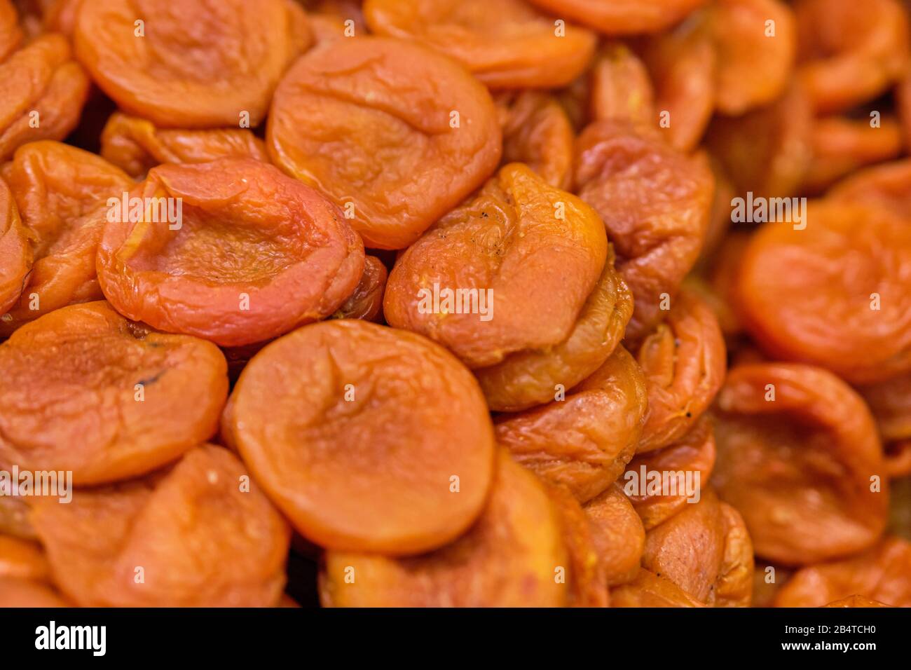 Fond et texture des abricots secs. Gros plan. Banque D'Images