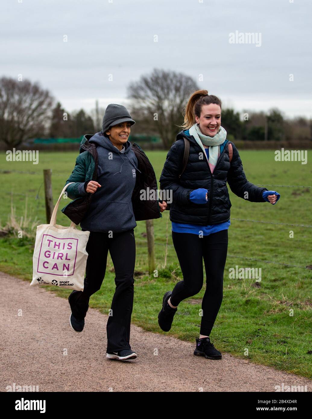 Konnie Huq célèbre la Journée internationale de la femme en prenant part à son parc local IWD en collaboration avec Cette Girl Can à Osterley Park, Londres. Banque D'Images