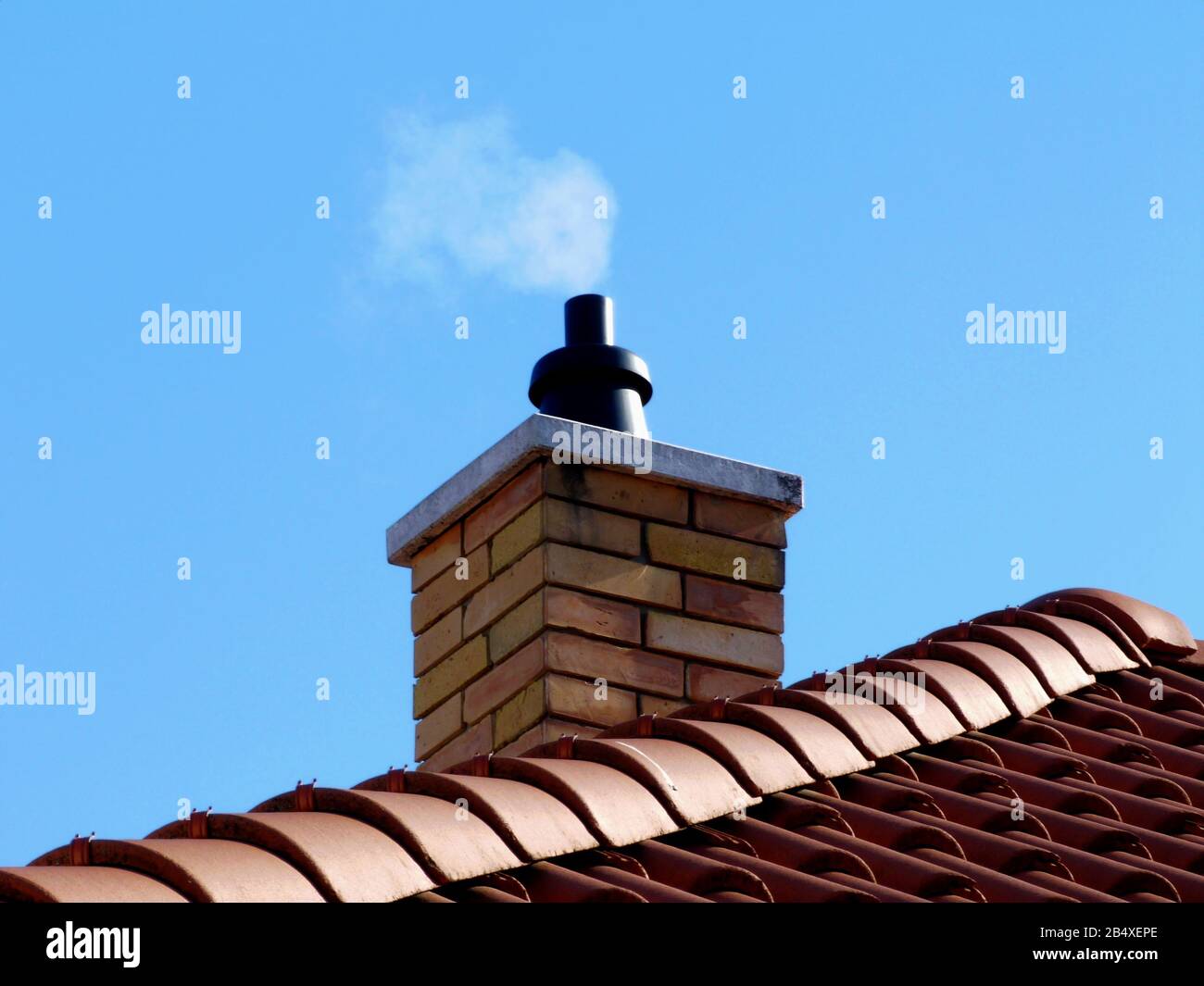 Chapeau de cheminée en argile Banque de photographies et d'images à haute  résolution - Alamy