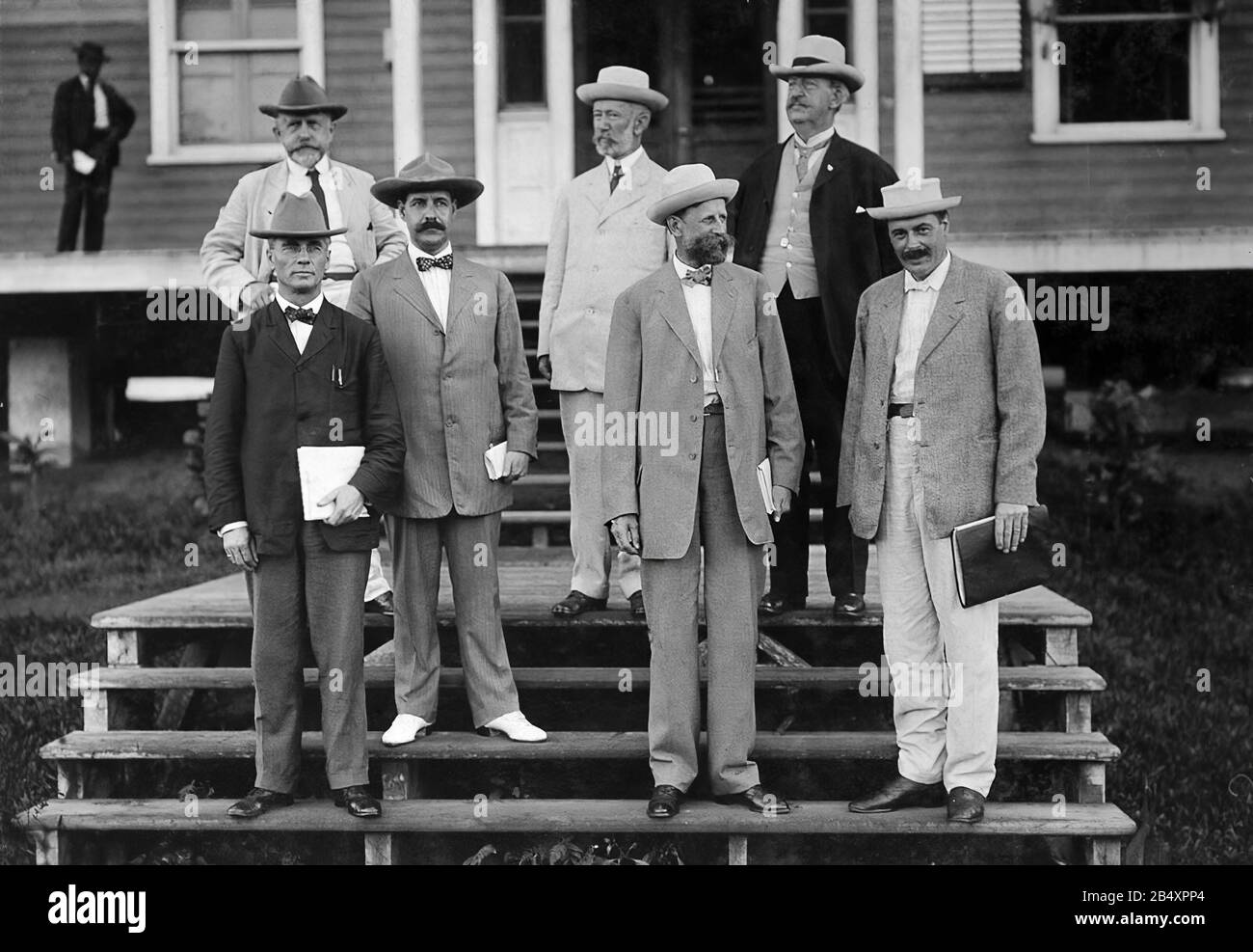 Ingénieurs américains envoyés par le président Roosevelt. 1908. La construction du canal de Panama fonctionne au début du XXe siècle Banque D'Images