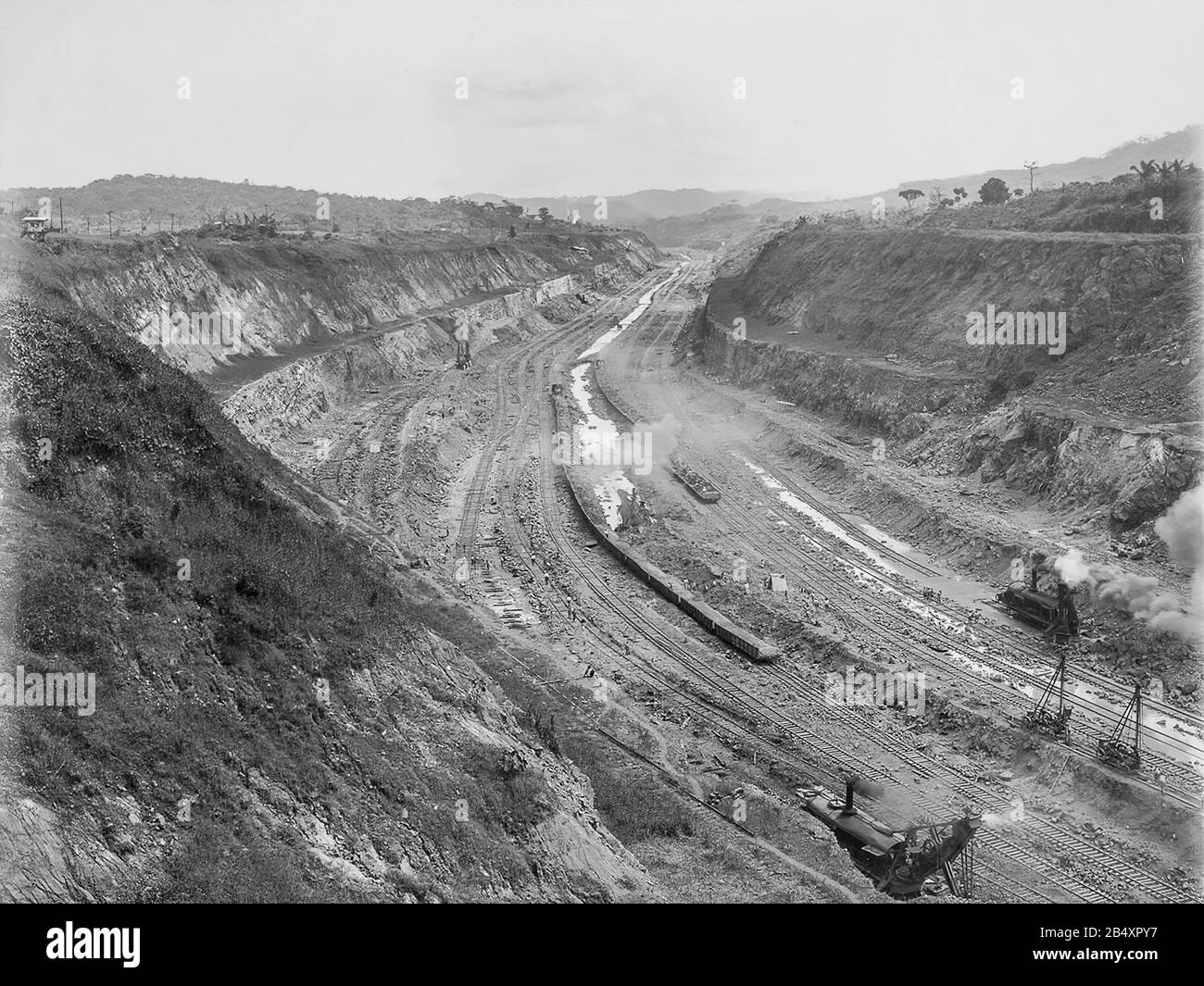 La construction du canal de Panama fonctionne au début du XXe siècle. Vue sur la coupe Culebra de la rive ouest. 1912 Banque D'Images