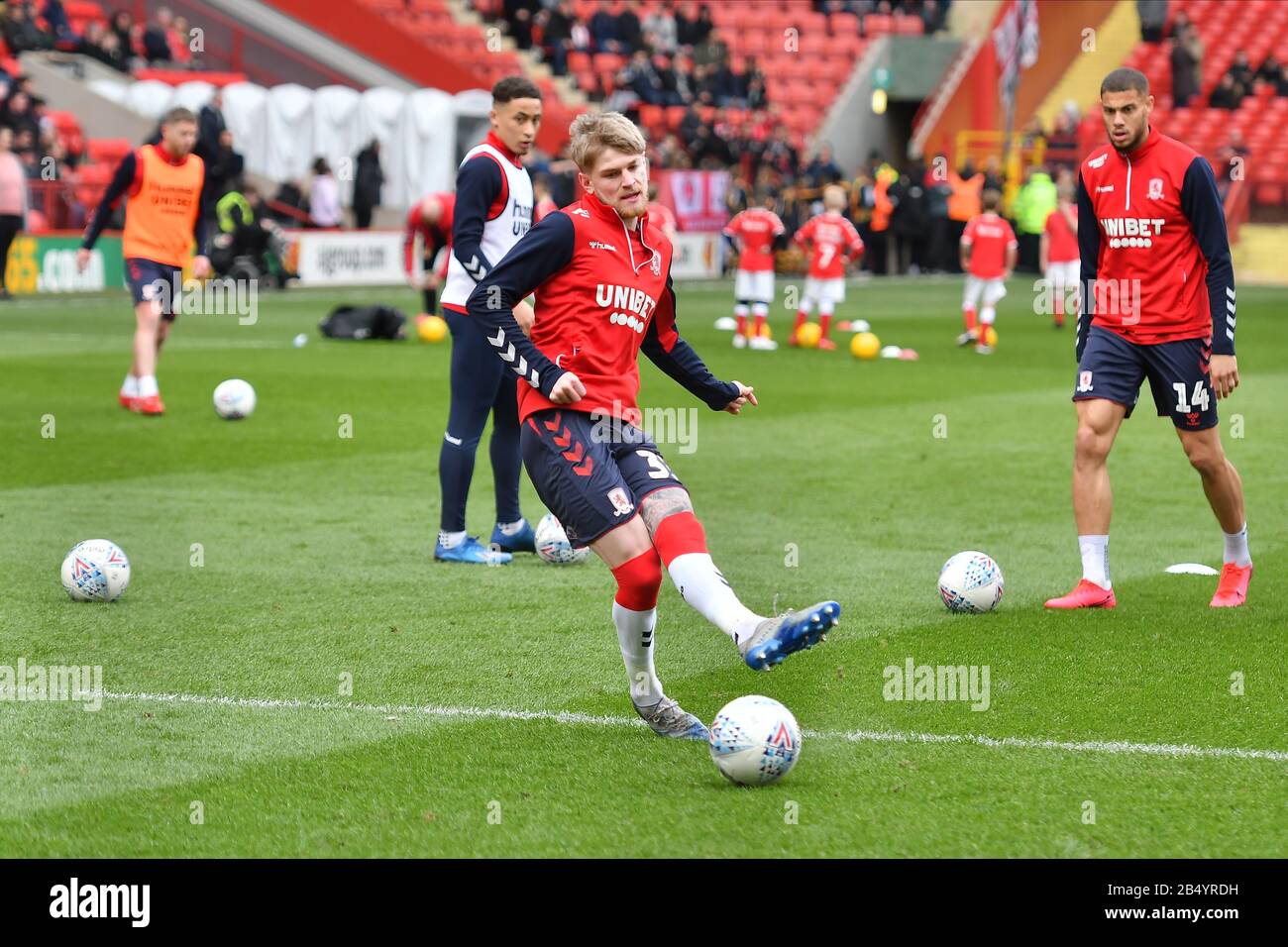 Londres, Royaume-Uni. 7 mars 2020. Hayden Coulson de Middlesbrough se réchauffe pendant le match du championnat Sky Bet entre Charlton Athletic et Middlesbrough à la vallée, Londres, le samedi 7 mars 2020. (Crédit: Ivan Yordanov | MI News) la photographie ne peut être utilisée qu'à des fins de rédaction de journaux et/ou de magazines, licence requise à des fins commerciales crédit: Mi News & Sport /Alay Live News crédit: Mi News & Sport /Alay Live News Banque D'Images