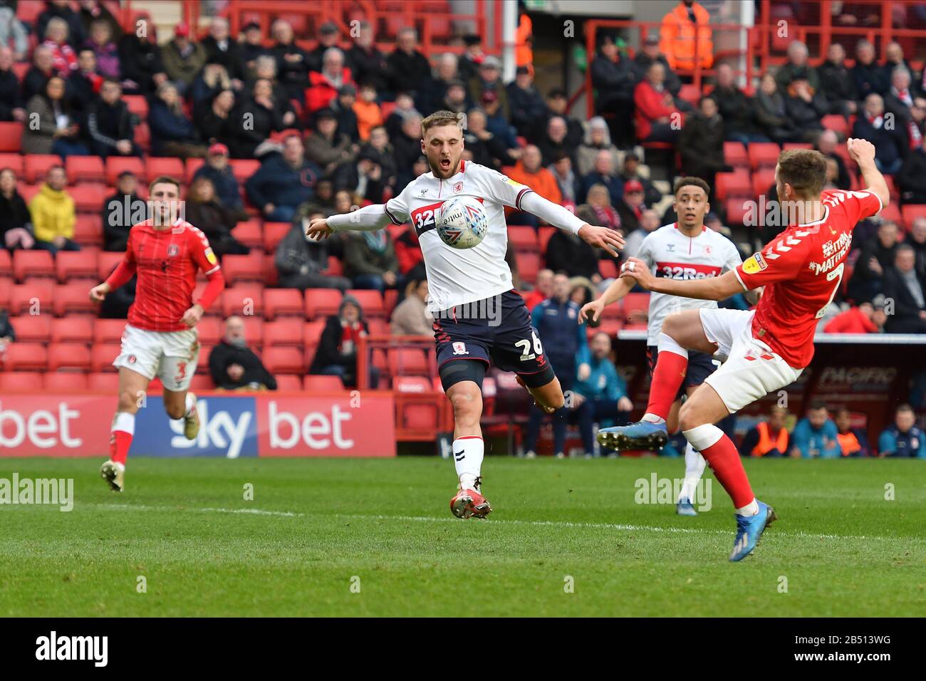 Londres, Royaume-Uni. 7 mars 2020. Lewis Wing de Middlesbrough pousses à but pendant le match de championnat de pari du ciel entre Charlton Athletic et Middlesbrough à la vallée, Londres le samedi 7 mars 2020. (Crédit: Ivan Yordanov | MI News) la photographie ne peut être utilisée qu'à des fins de rédaction de journaux et/ou de magazines, licence requise à des fins commerciales crédit: Mi News & Sport /Alay Live News crédit: Mi News & Sport /Alay Live News Banque D'Images