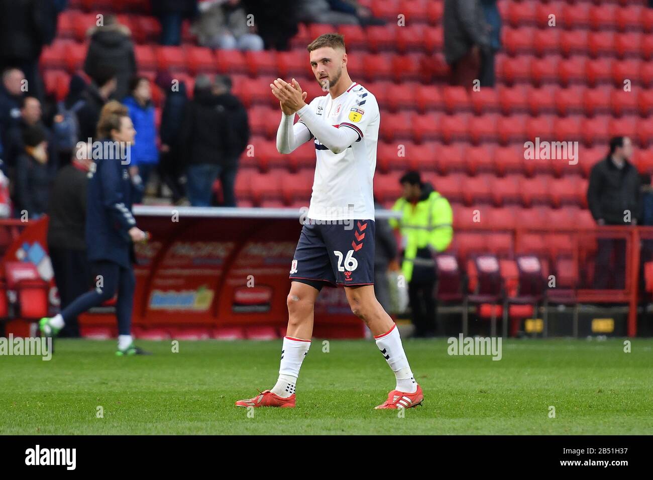 Londres, Royaume-Uni. 7 mars 2020. Lewis Wing de Middlesbrough applaudit les fans lors du match de championnat Sky Bet entre Charlton Athletic et Middlesbrough à la Valley, Londres, le samedi 7 mars 2020. (Crédit: Ivan Yordanov | MI News) la photographie ne peut être utilisée qu'à des fins de rédaction de journaux et/ou de magazines, licence requise à des fins commerciales crédit: Mi News & Sport /Alay Live News Banque D'Images