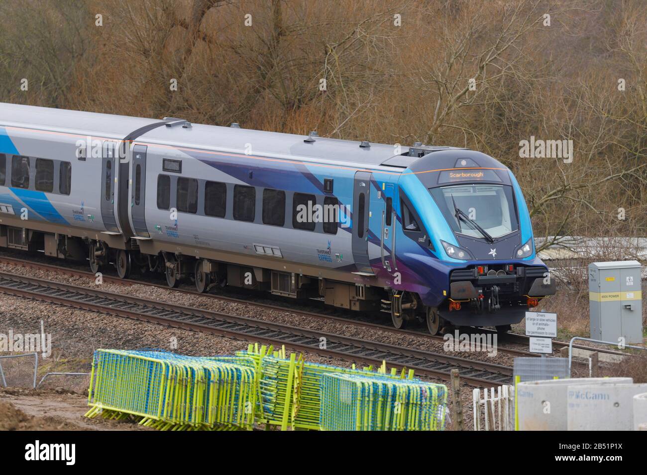 Un nouveau train de classe ferroviaire britannique Mark 5 A passant par CrossGates à Leeds. Ces trains exploités par Transennine Express sont entrés en service en août 2019 Banque D'Images