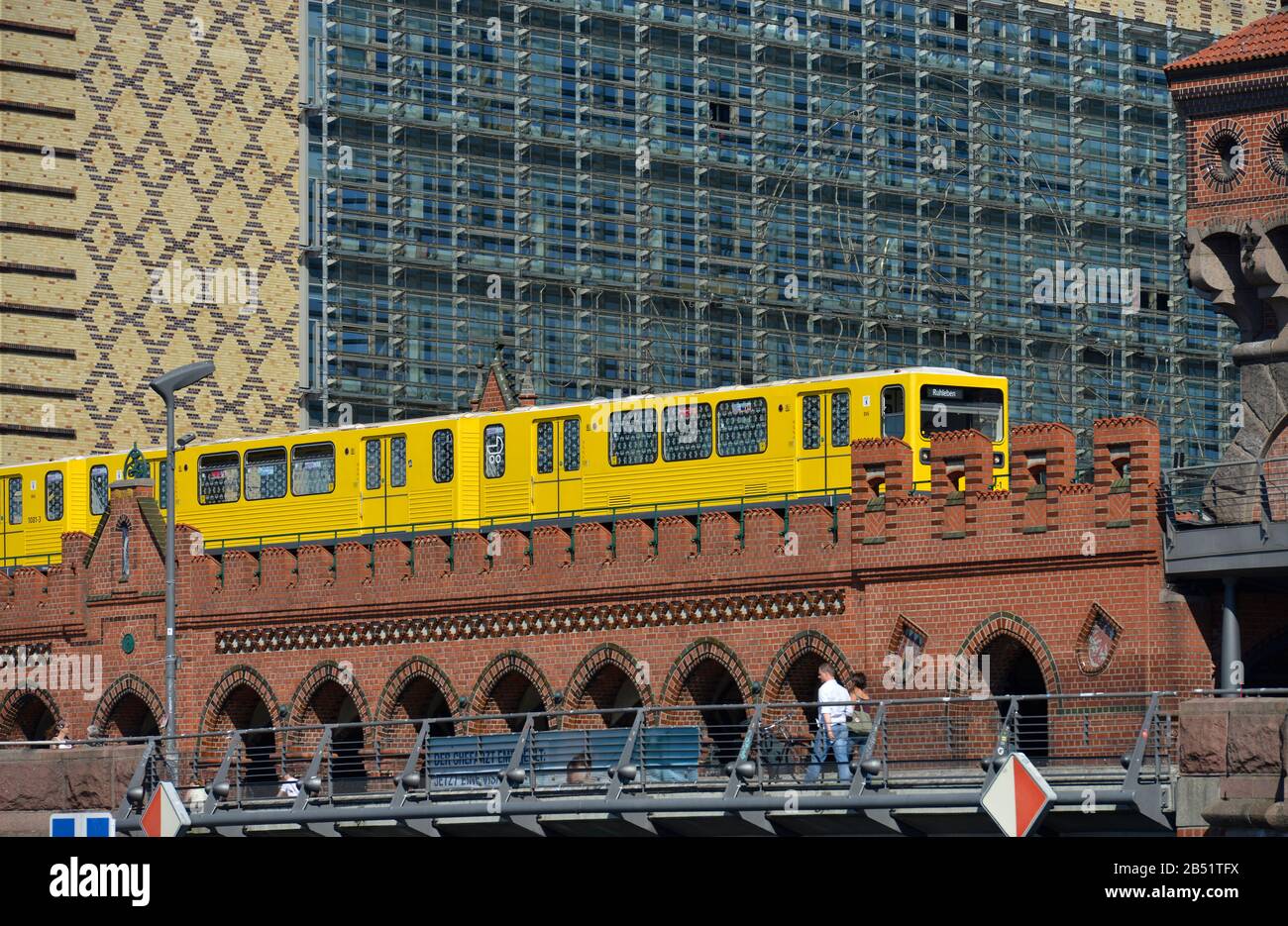 U-Bahn, Oberbaumbruecke, Friedrichshain, Berlin, Deutschland / Oberbaumbrücke Banque D'Images