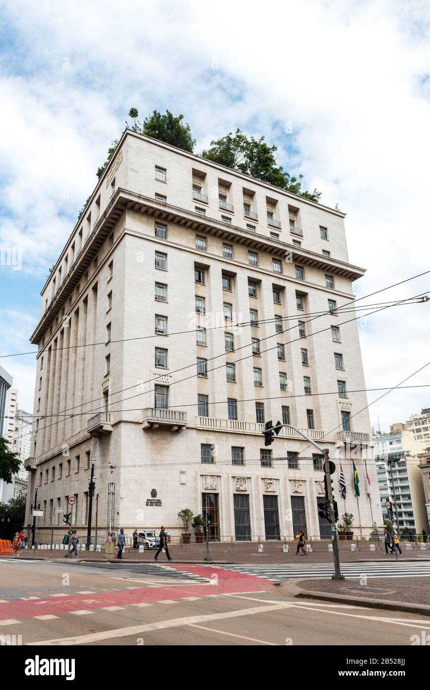 Sao PAULO, BRÉSIL - 15 FÉVRIER 2020: Photo verticale du bâtiment de l'hôtel de ville de Sao Paulo, situé dans le centre de la ville. Banque D'Images
