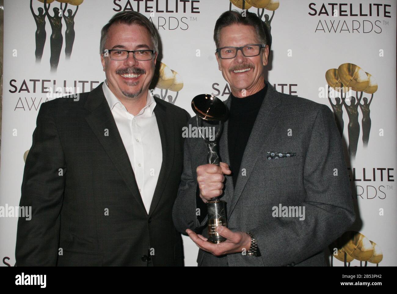 Los Angeles, États-Unis. 01 mars 2020. Vince Gilligan, Steve Stafford 03/01/2020 Le 24ème Prix Satellite Annuel - Salle De Presse Au Viceroy L'Ermitage Beverly Hills À Beverly Hills, Ca Crédit: Cronos/Alay Live News Banque D'Images