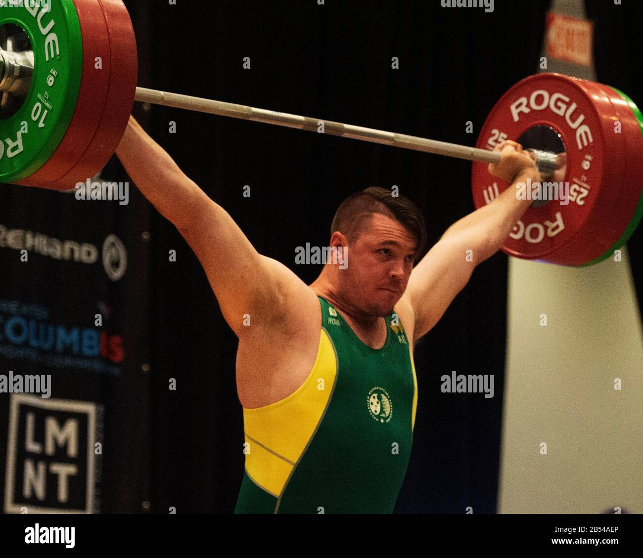 Columbus, Ohio, États-Unis. 7th mars 2020. Matthew Lyndament (AUS) soulève 145 kilos dans la neige au défi mondial de l'IWF Rogue dans le Arnold Sports Festival à Columbus, Ohio, États-Unis. Columbus, Ohio, États-Unis. Crédit : Brent Clark/Alay Live News Banque D'Images