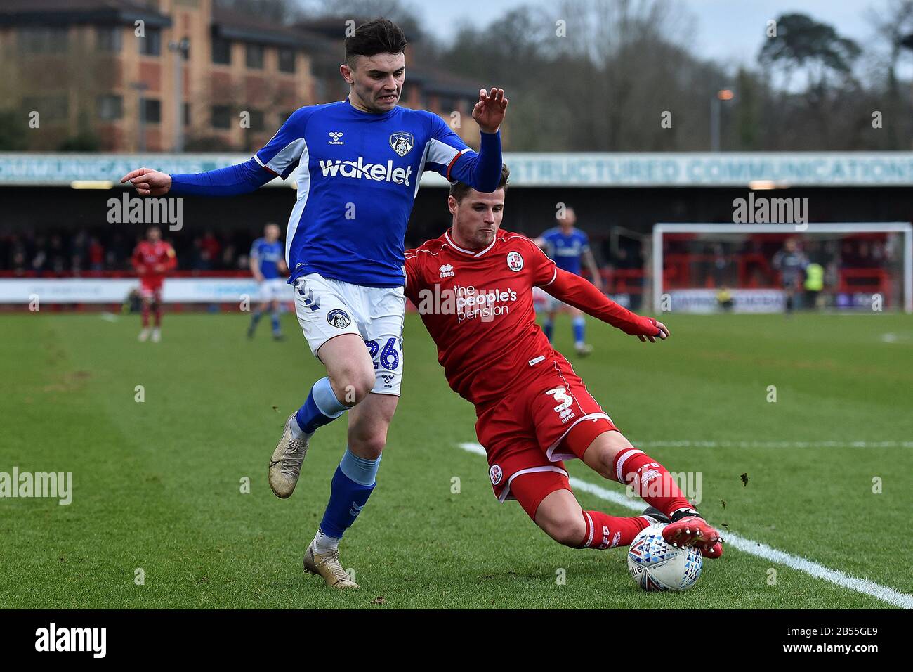 Crawley, Royaume-Uni. 7 mars 2020. Crawley, ANGLETERRE - 7 MARS Josh Doherty de Crawley Town et Jonny Smith d'Oldham Athletic pendant le match de Sky Bet League 2 entre Crawley Town et Oldham Athletic au stade Broadfield, Crawley le samedi 7 mars 2020. (Crédit: Eddie Garvey | MI News) la photographie ne peut être utilisée qu'à des fins de rédaction de journaux et/ou de magazines, licence requise à des fins commerciales crédit: Mi News & Sport /Alay Live News Banque D'Images