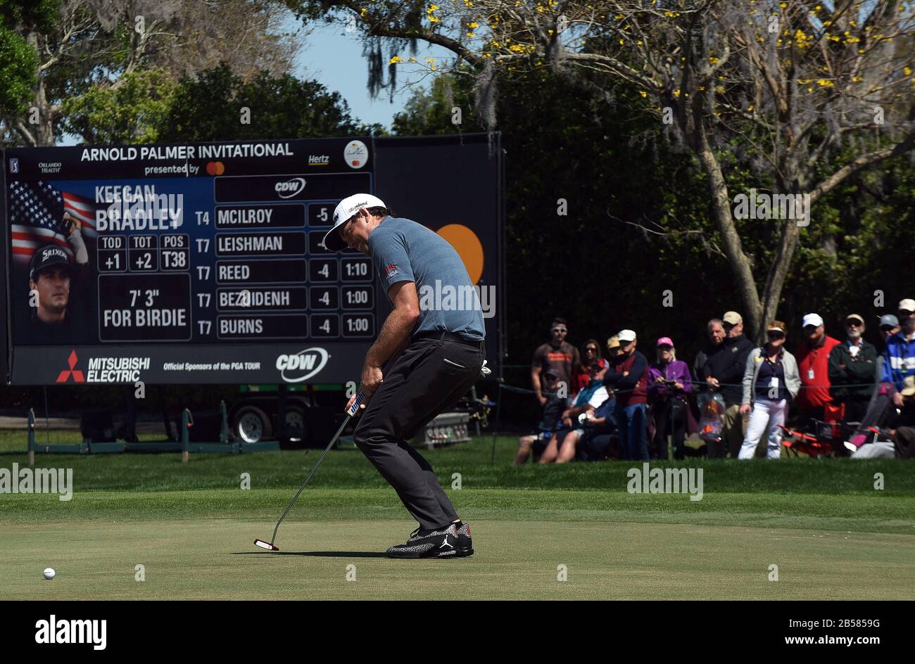 Orlando, États-Unis. 7 mars 2020. Le 7 mars 2020 - Orlando, Floride, États-Unis - Keegan Bradley des États-Unis réagit à son putt sur le neuvième vert au cours de la troisième ronde du tournoi de golf sur invitation Arnold Palmer au Bay Hill Club & Lodge le 7 mars 2020 à Orlando, en Floride. Crédit: Paul Hennessy/Alay Live News Banque D'Images