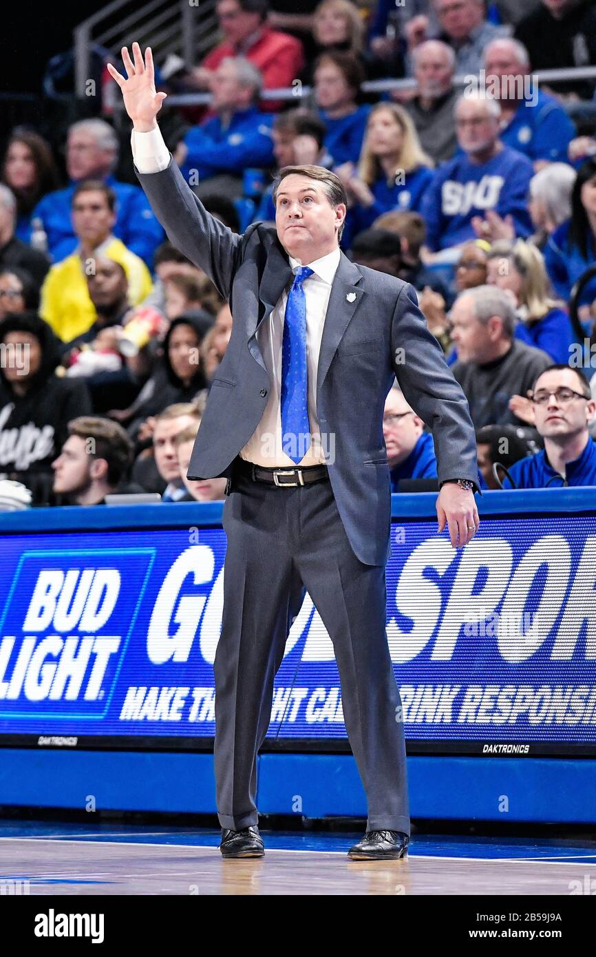 7 mars 2020: Travis Ford, entraîneur-chef de Saint Louis Bilikens, appelle le jeu de défense dans un jeu de conférence de l'Atlantique 10 où la St. Bonaventure Bonnies a visité le St. Louis Bilikens. Tenue à l'aréna Chaifetz à St. Louis, Mo Richard Ulreich/CSM Banque D'Images