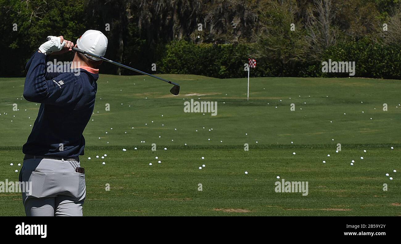 Orlando, États-Unis. 7 mars 2020. SAM Burns des États-Unis pratique sur le terrain d'exercice avant la troisième partie du tournoi de golf sur invitation Arnold Palmer au Bay Hill Club & Lodge d'Orlando. Crédit: Sopa Images Limited/Alay Live News Banque D'Images