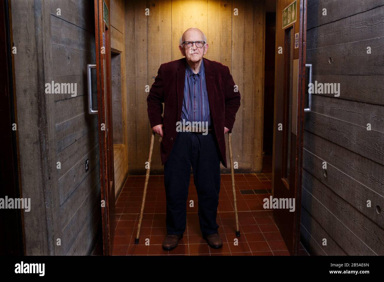 Londres, Royaume-Uni. 7 mars 2020. Lord Judd devant le prix Anna Politkovskaya lors de l'événement RAWinWAR (Reach All Women in War), qui fait partie du WOW Festival à Southbank à Londres le samedi 7 mars 2020. Le prix Anna Politkovskaya remis chaque année à une femme défenseuse des droits humains d'une zone de conflit qui se tient pour les victimes du conflit, souvent à grand risque personnel. Crédit: Luke Macgregor/Alay Live News Banque D'Images