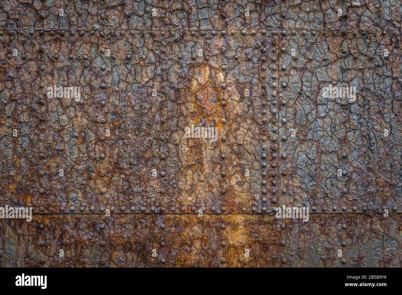 Vue rapprochée des profils de rouille sur la porte du Titanic's Dry Dock, Belfast, Irlande du Nord. Banque D'Images