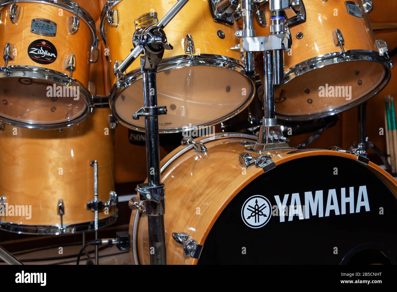 Yamaha drums Banque de photographies et d'images à haute résolution - Alamy