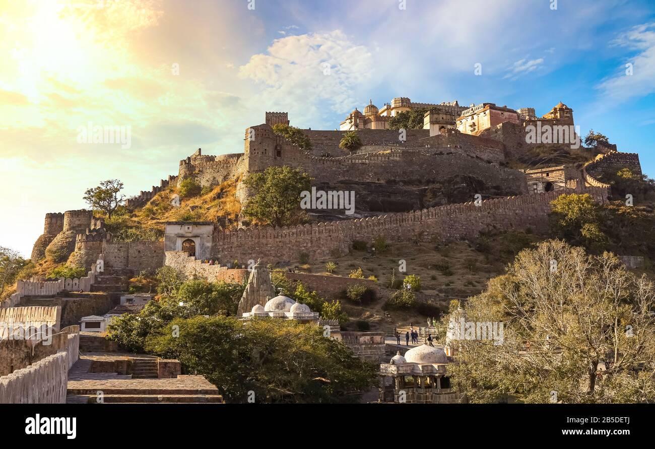 Fort Kumbhalgarh Rajasthan au coucher du soleil. Kumbhalgarh est une forteresse de Mewar dans le district de Rajsamand de l'État de Rajasthan dans l'ouest de l'Inde Banque D'Images