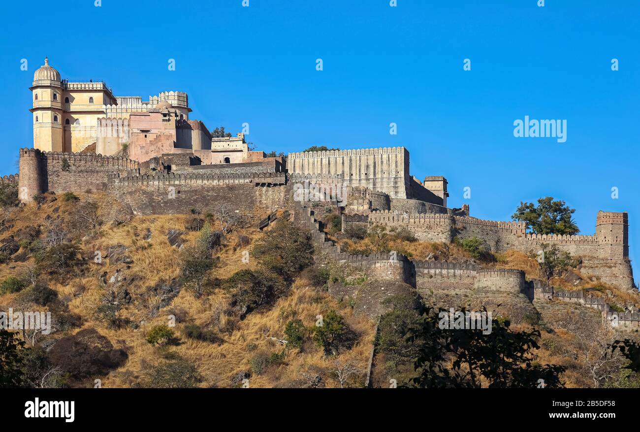 Fort Kumbhalgarh Rajasthan au coucher du soleil. Kumbhalgarh est une forteresse de Mewar dans le district de Rajsamand de l'État de Rajasthan dans l'ouest de l'Inde Banque D'Images