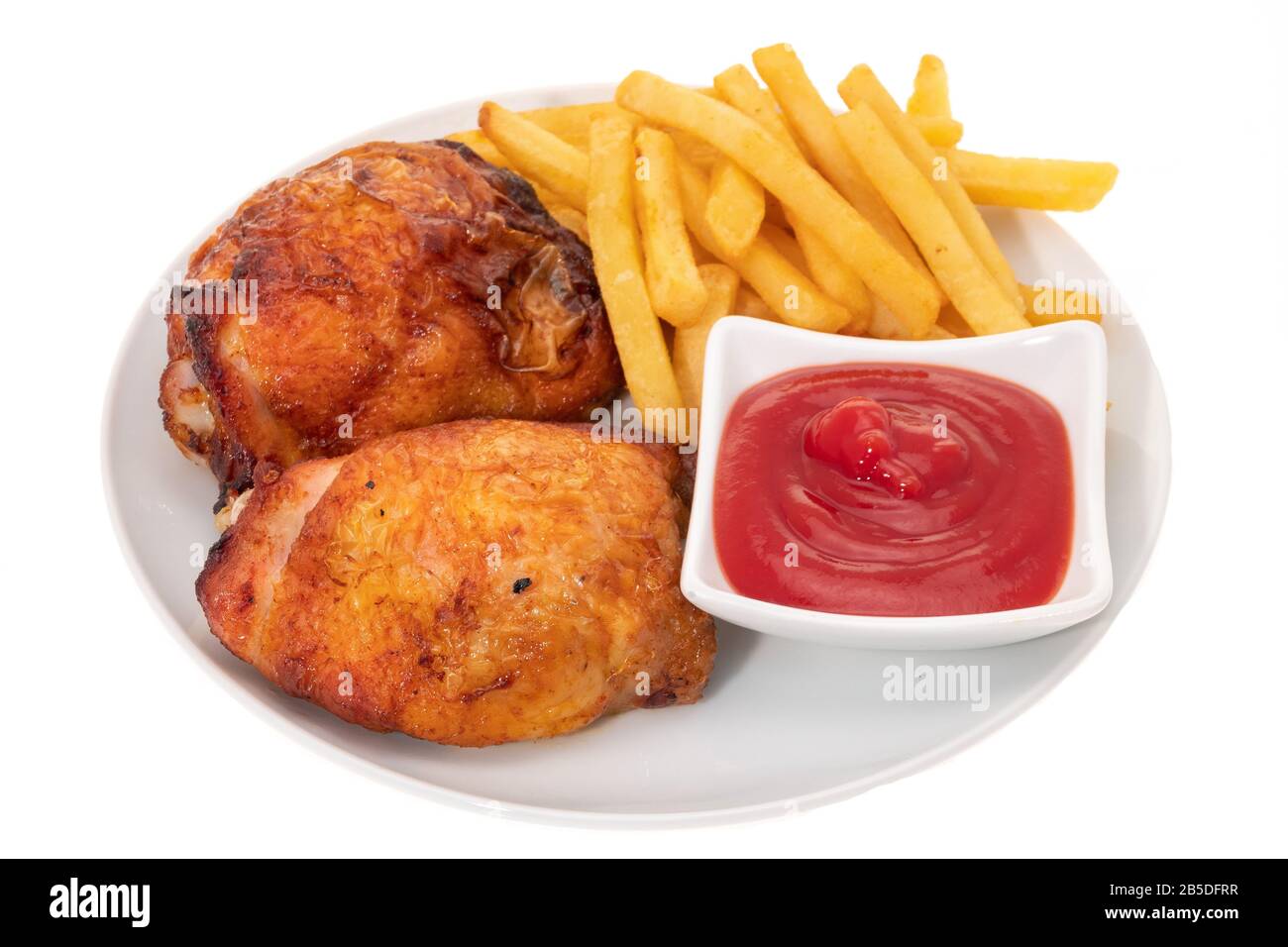 Cuisses de poulet rôties et frites - fond blanc Banque D'Images