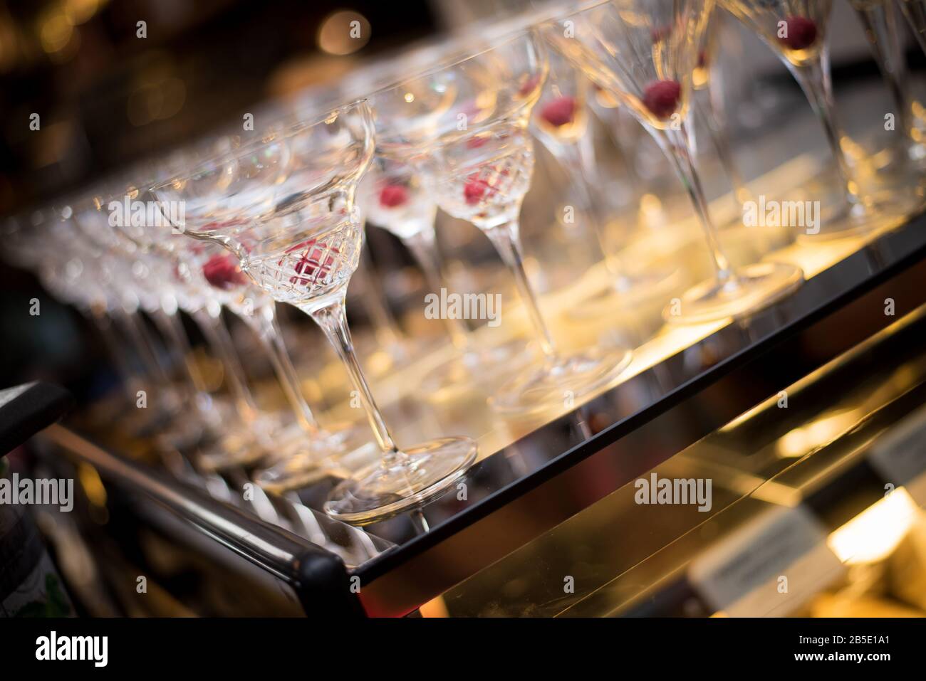 Beaucoup de vins / verres à cocktail à un événement ou une fête Banque D'Images