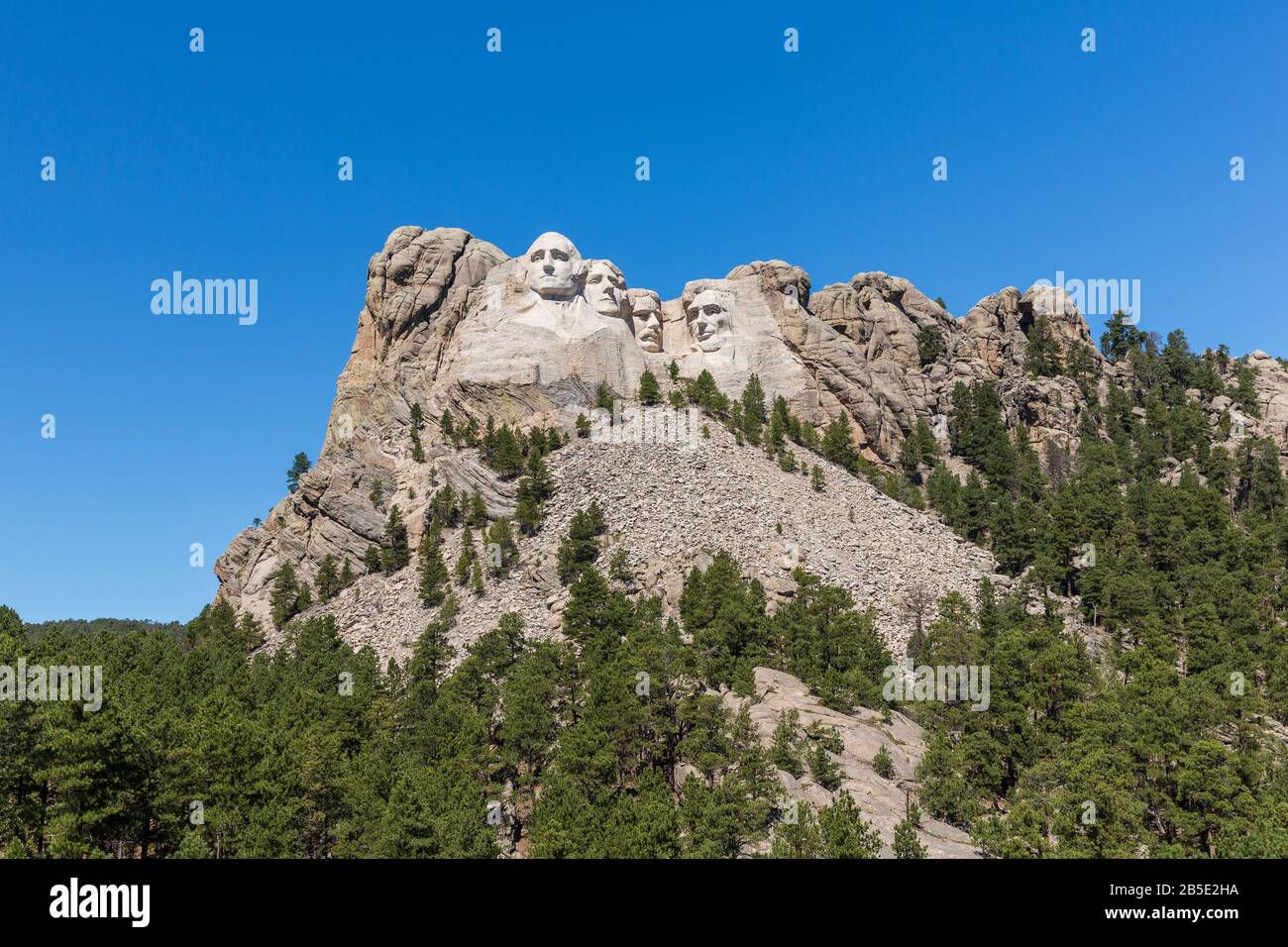 Mt. Rushmore au Dakota du Sud avec 4 visages du président des États-Unis sculptés dans la roche. Banque D'Images