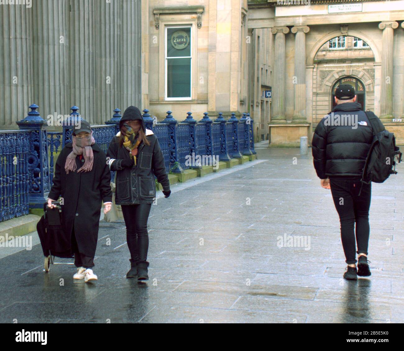 Glasgow, Écosse, Royaume-Uni, 8 mars 2020: Le coronavirus a vu une gare centrale très calme avec des rues tranquilles et des voyageurs donnant des masques dans les rues de la ville. Copywrite Gerard Ferry/ Alay Live News Banque D'Images