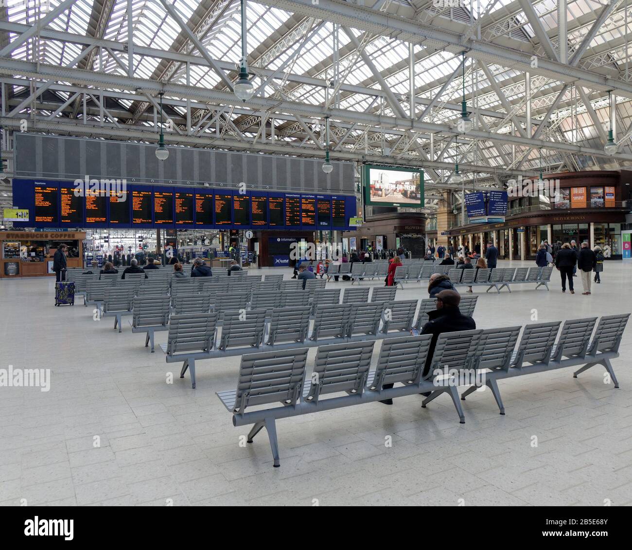 Glasgow, Écosse, Royaume-Uni, 8 mars 2020: Le coronavirus a vu une gare centrale très calme avec des rues tranquilles et des voyageurs donnant des masques dans les rues de la ville. Copywrite Gerard Ferry/ Alay Live News Banque D'Images