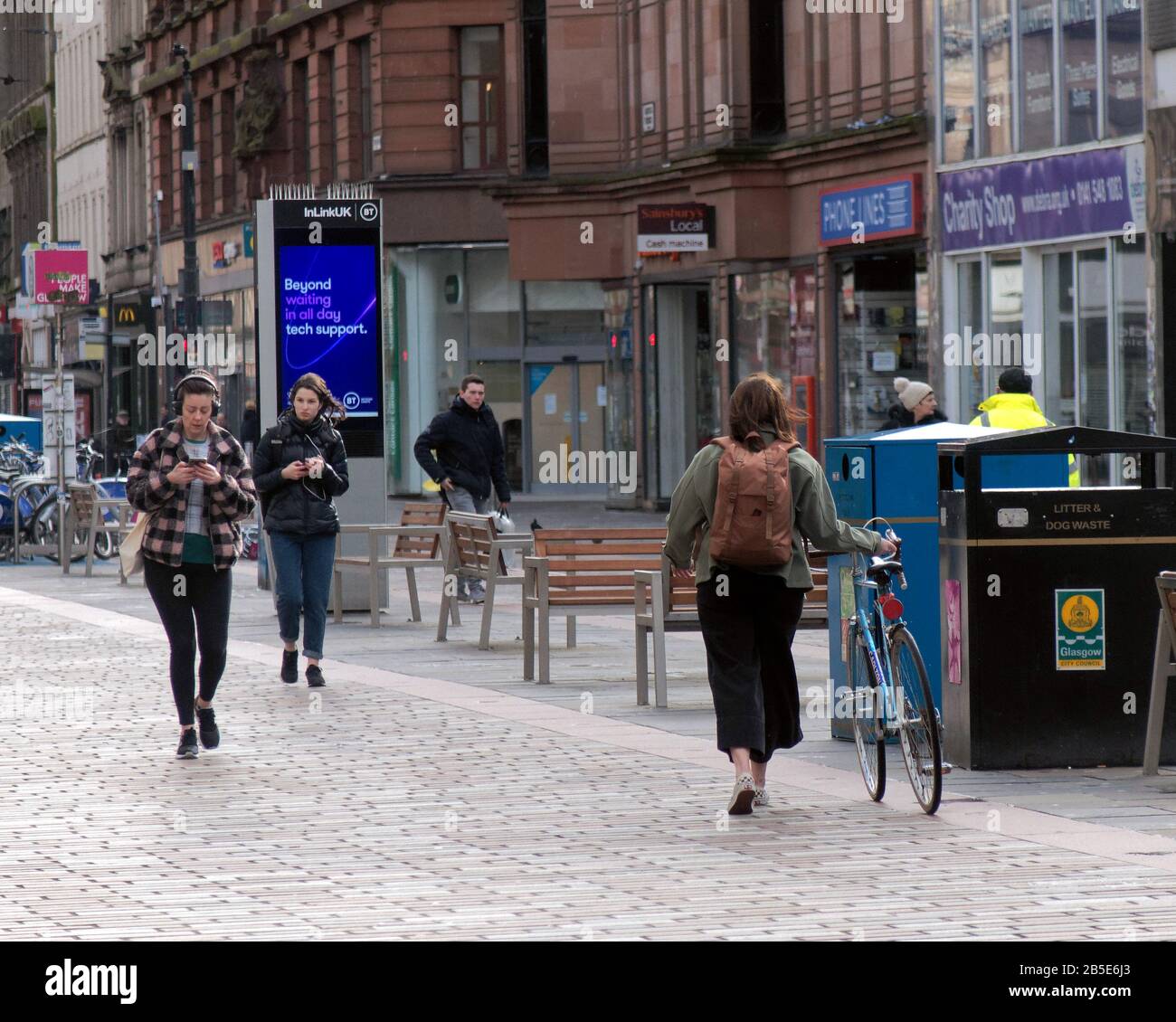 Glasgow, Écosse, Royaume-Uni, 8 mars 2020: Le coronavirus a vu une gare centrale très calme avec des rues tranquilles et des voyageurs donnant des masques dans les rues de la ville. Copywrite Gerard Ferry/ Alay Live News Banque D'Images