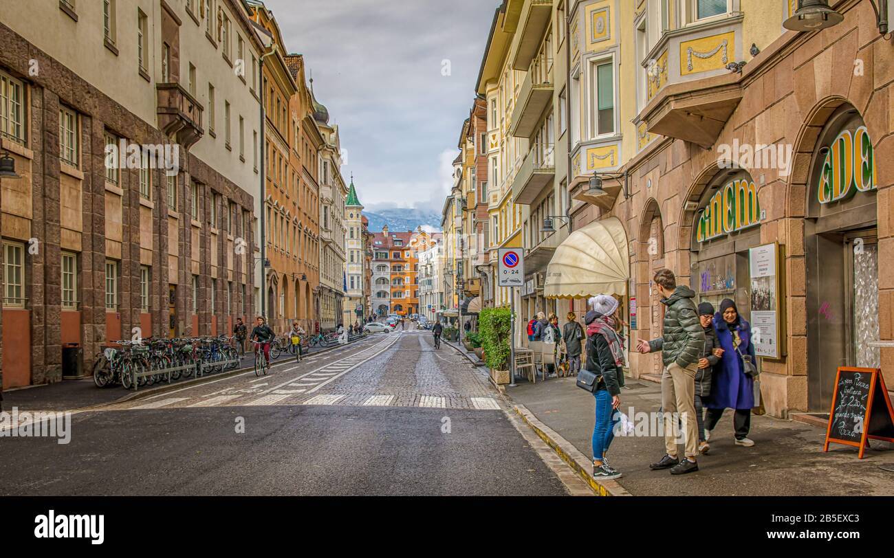 Rues historiques de la ville de Bolzano: Une ville du Tyrol du Sud (Trentin-Haut-Adige) province du nord de l'Italie, Europe - 9 novembre 2019 Banque D'Images