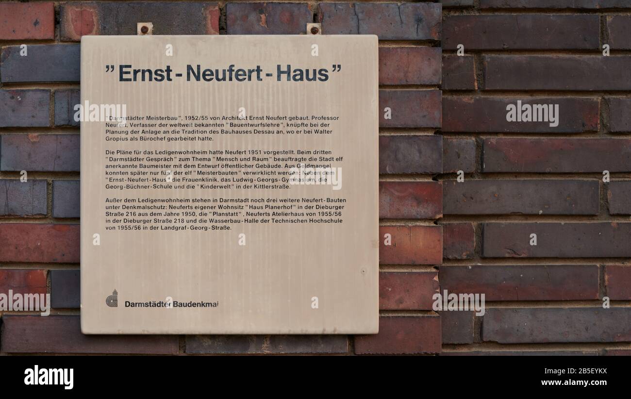 Darmstadt, Hessen, Allemagne - 01 Mars 2020: Ernst-Neufert-Haus, Plaque Détaillée Banque D'Images