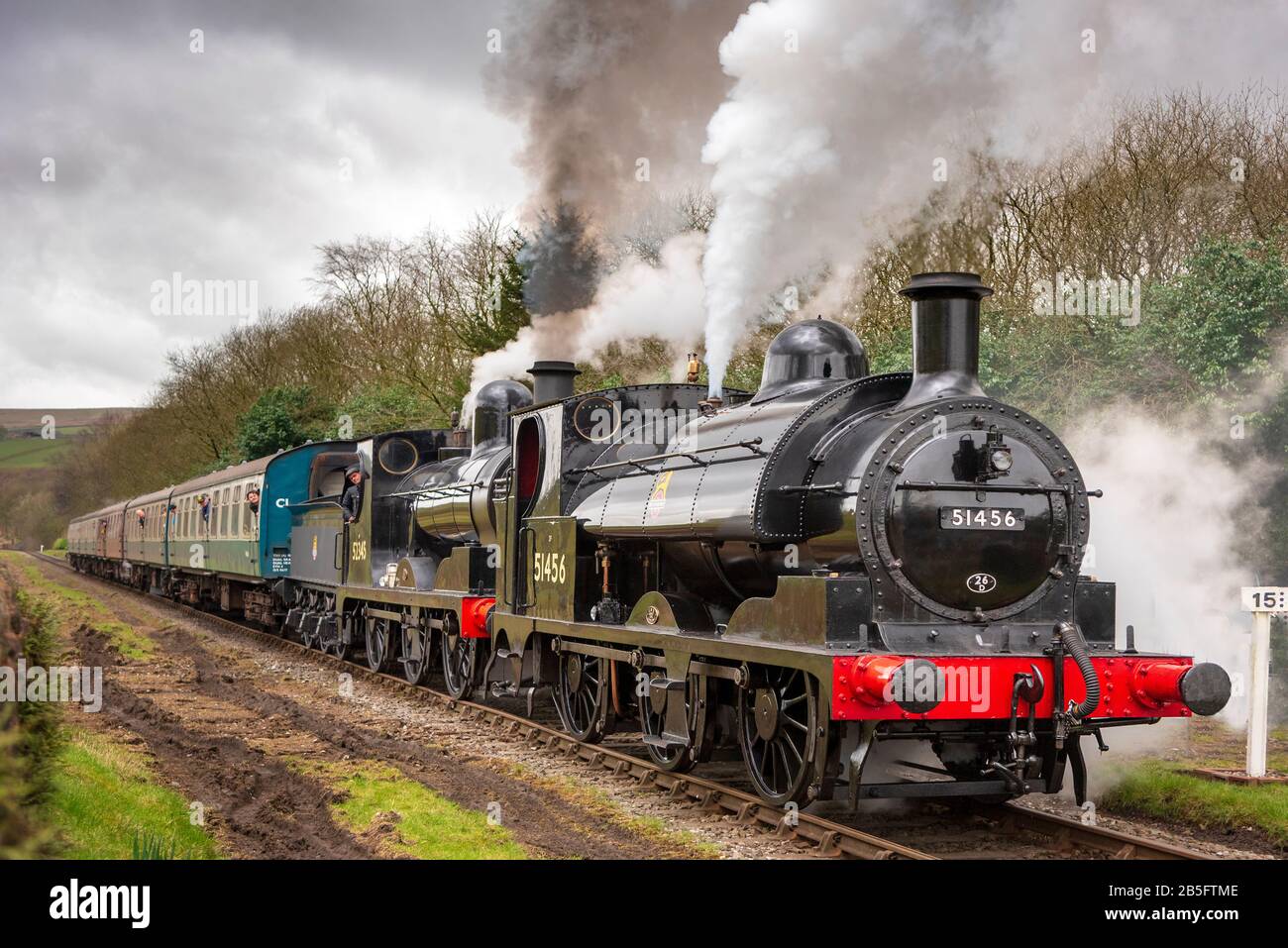 Lancashire et Yorkshire Railway Classe A numéro 52322 à double tête avec Lancashire et Yorkshire Railway Tank Loco 752 fonctionnant sous le numéro 51456. Banque D'Images