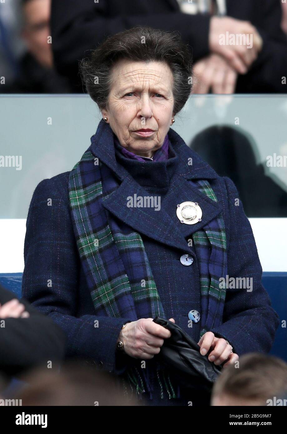 La princesse Anne, la princesse royale dans les stands pendant le match Guinness Six Nations au stade BT Murrayfield, à Édimbourg. Banque D'Images