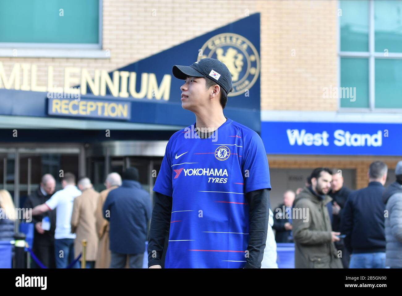 Londres, ANGLETERRE - 8 MARS Chelsea fans pendant le match de la Premier League entre Chelsea et Everton au Stamford Bridge, Londres le dimanche 8 mars 2020. (Crédit: Ivan Yordanov | Crédit: Mi News & Sport /Alay Live News Banque D'Images