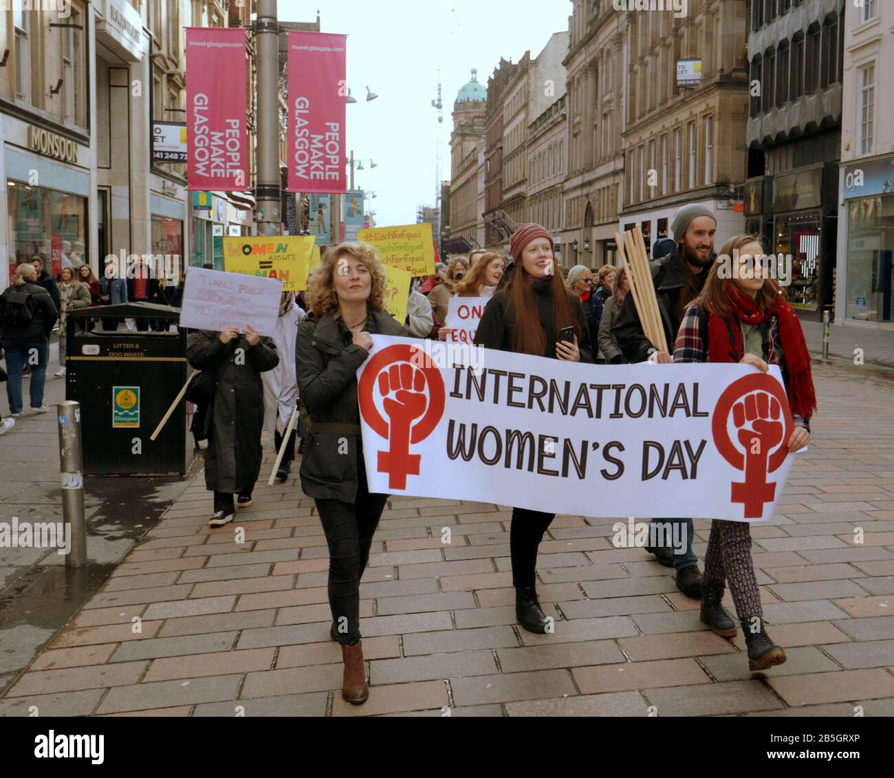 Glasgow, Ecosse, Royaume-Uni, 8 mars 2020: La journée internationale des femmes a vu une march4 femmes sur le style Mile of Scotland Buchanan Street. Copywrite Gerard Ferry/ Alay Live News Banque D'Images
