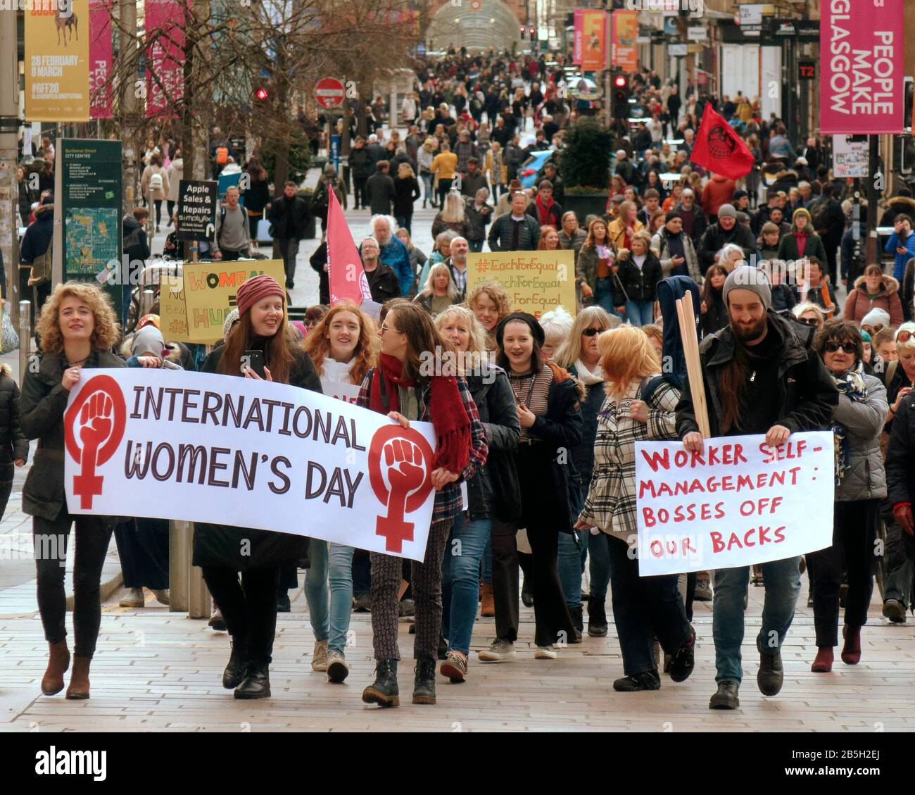 Glasgow, Ecosse, Royaume-Uni, 8 mars 2020: La journée internationale des femmes a vu une march4 femmes sur le style Mile of Scotland Buchanan Street. Copywrite Gerard Ferry/ Alay Live News Banque D'Images