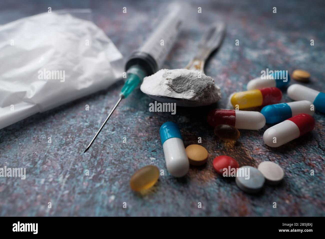 La seringue et l'héroïne cuit sur spoon Banque D'Images