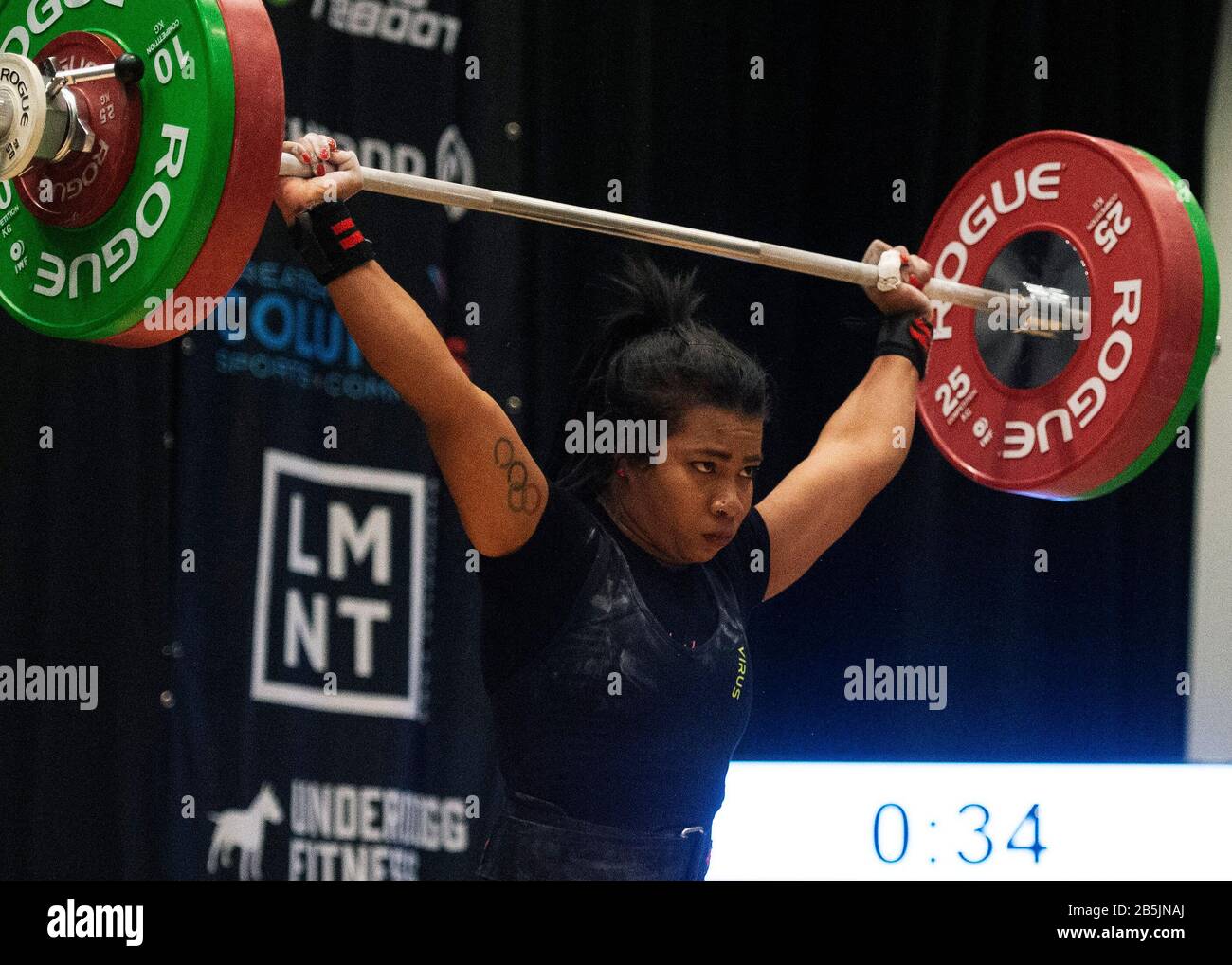 Columbus, Ohio, États-Unis. 8 Mars 2020. (USA) ascenseurs Mathlynn Sasser (USA) lève 96 kg. Dans la classe de 64 kg au IWF Rogue World Challenge dans le Arnold Sports Festival à Columbus, Ohio, USA. Columbus, Ohio, États-Unis. Crédit: Brent Clark/Alay Live News Banque D'Images