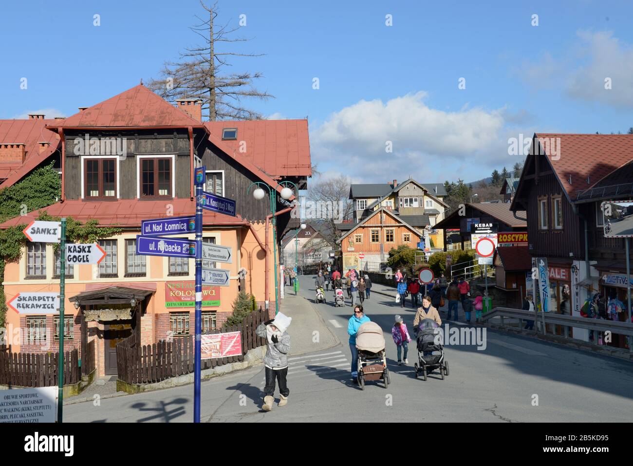 Hauptstrasse 'Konstytucji 3 Maja', Karpacz, Niederschlesien, Polen Banque D'Images