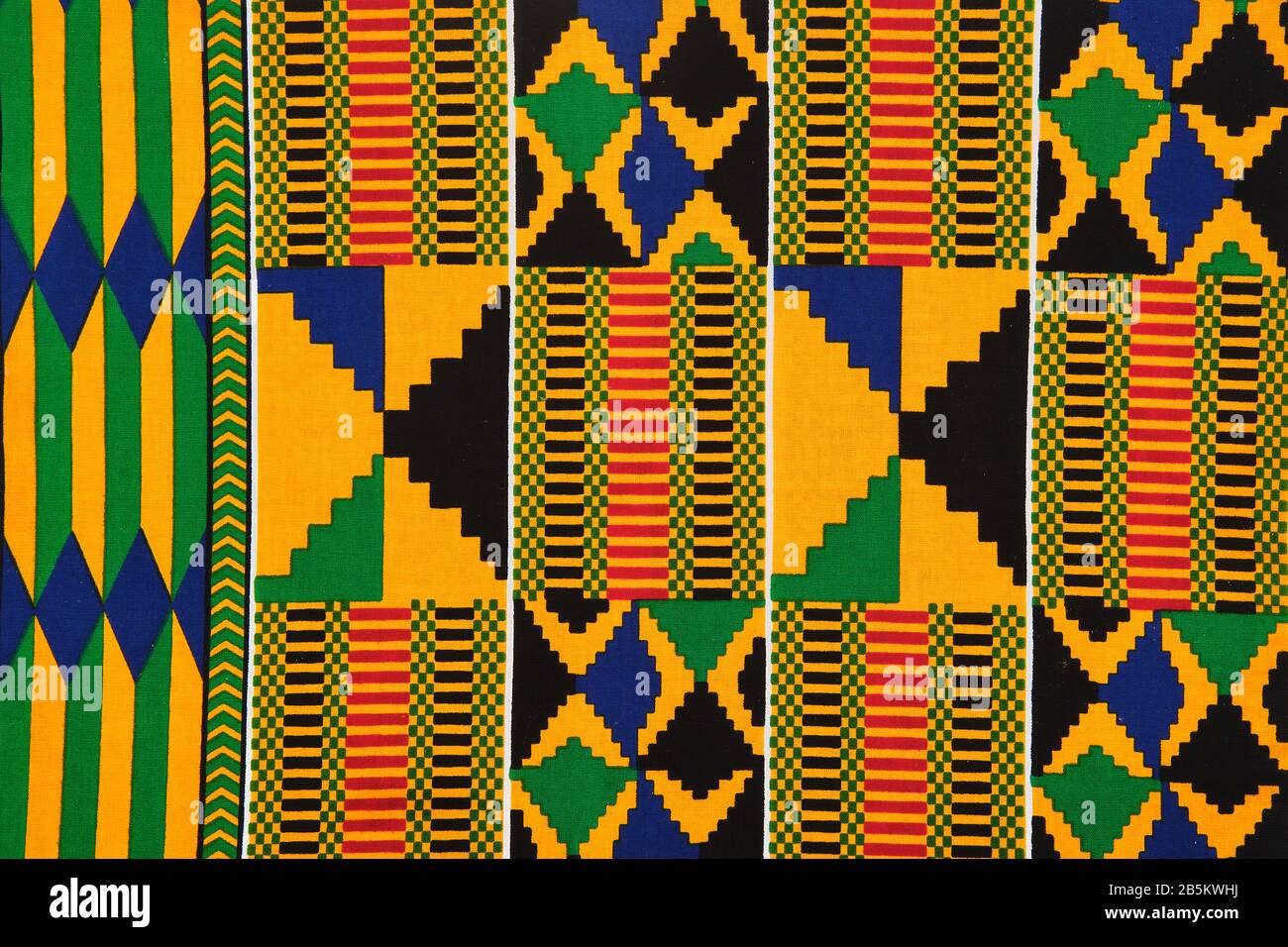 Imprimés traditionnels ghanéens de coton multicouleurs et à motifs multiples en Afrique Banque D'Images